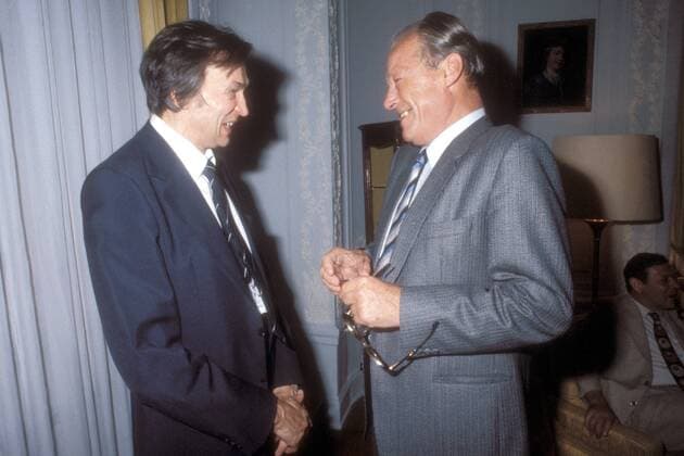 Bundeskanzler Willy Brandt (re., GER SPD) und Diplomat Valentin Michajlowitsch Falin (URS) während eines Empfangs in der Residenz des deutschen Botschafters in Moskau