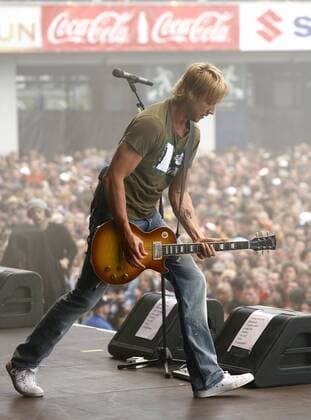 Sänger und Gitarrist Samu Haber (FIN Sunrise Avenue) während eines Konzerts auf dem Festival - Rock am Ring am Nürburgring