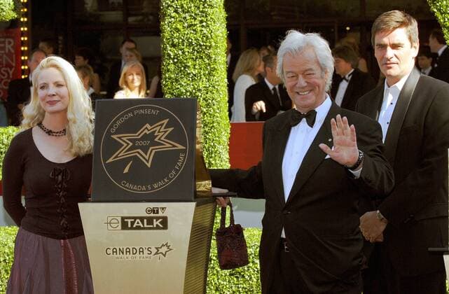 Schauspieler Gordon Pinsent (Mitte, CAN) in Begleitung seiner Tochter Leah und seines Schwiegersohns Peter Keleghan anlässlich seiner Ehrung mit einem Stern auf dem - Canadas Walk of Fame - in Toronto -  (TOR2007060929)