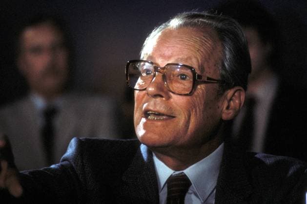 Bundeskanzler Willy Brandt (GER SPD) während einer Filmvorführung