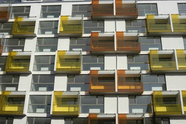 Architektur von Hans Hollein Balkone am Neubau Monte Laa am Wienerberg in Wien
