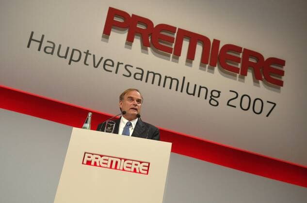 Dr. Georg Kofler (li. Vorstandsvorsitzender der Premiere AG) hält eine Rede anlässlich der Hauptversammlung der Premiere AG
