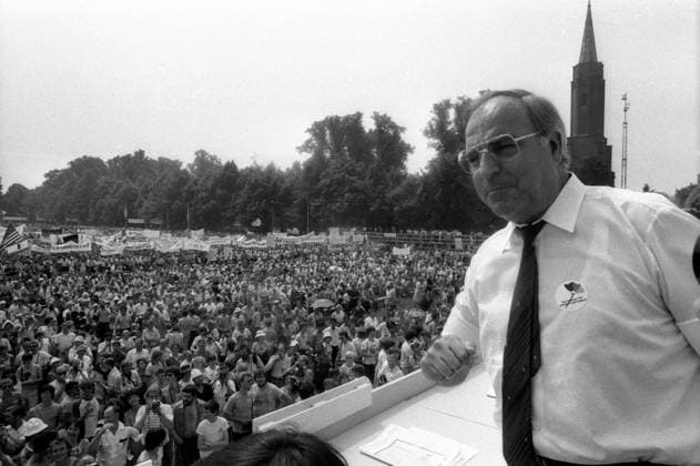 Helmut Kohl (GER CDU-Bundesvorsitzender) auf einer Veranstaltung der CDU zur Unterstützung von NATO und US-Amerika in Bonn