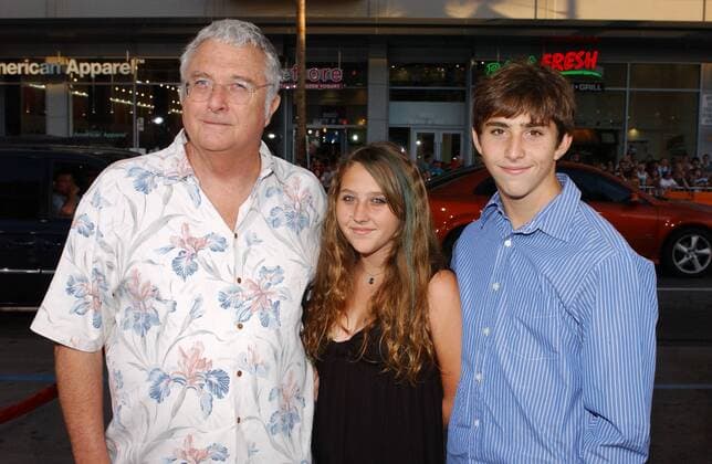 Sänger Randy Newman mit seinen Kindern (alle USA) anlässlich der Filmpremiere von - Hot Rod - in Hollywood