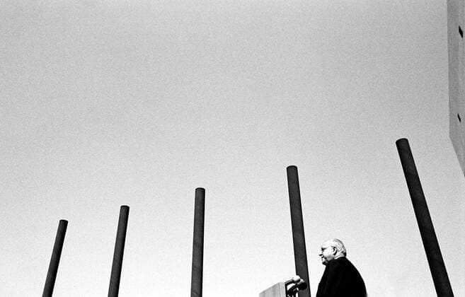 Bundeskanzler Helmut Kohl (GER CDU) bei der Eröffnung der Bundeskunsthalle in Bonn