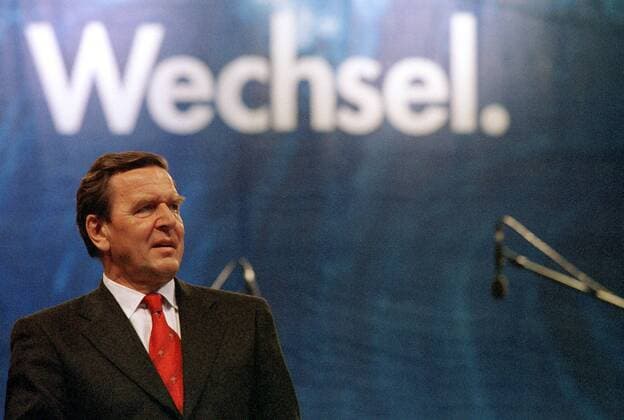 Kanzlerkandidat Gerhard Schröder (GER SPD Ministerpräsident Niedersachsen) anlässlich des Wahlkampfauftaktes der SPD in Bonn