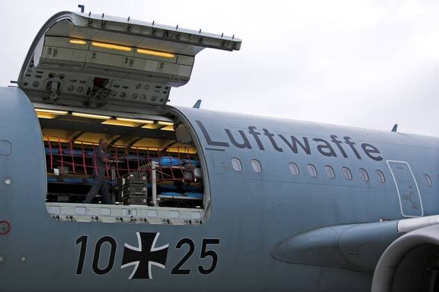 Luke eines Airbus A 310 304 MR TT MedEvac - Tag der offenen Tür zum 50jährigen Bestehen der Wehrtechnischen Dienststelle für Luftfahrzeuge auf dem Flugplatz Manching