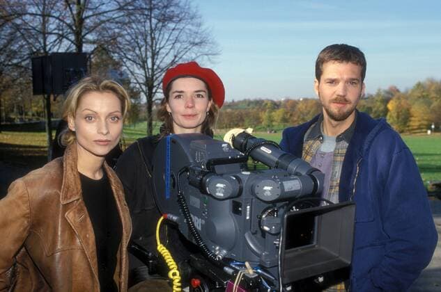Regisseurin Dana Vavrova (CZE) und Schauspieler Catherine Flemming (li., GER) und Kai Wiesinger (GER) während der Dreharbeiten zu - Hunger - in München