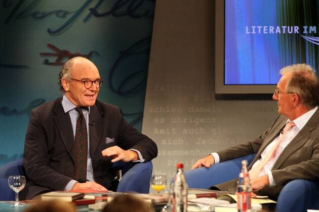 Schriftsteller Martin Mosebach (li., GER) und Moderator Martin Lüdke (GER) während der SWR-Fernsehsendung - Literatur im Foyer - in Mainz