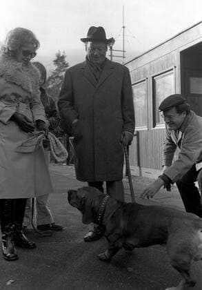 Bundeskanzler Willy Brandt (Mitte, GER SPD) mit Ehefrau Rut (NOR) und Günter Guillaume (GER SPD Persönlicher Referent Brandts) sowie Hund Bastian in Bonn