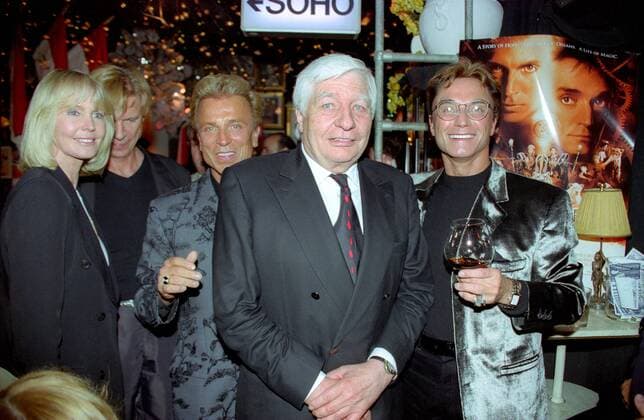Fotograf Gunter Sachs (Mitte), Siegfried und Roy (re., alle GER Magier Siegfried & Roy) in München