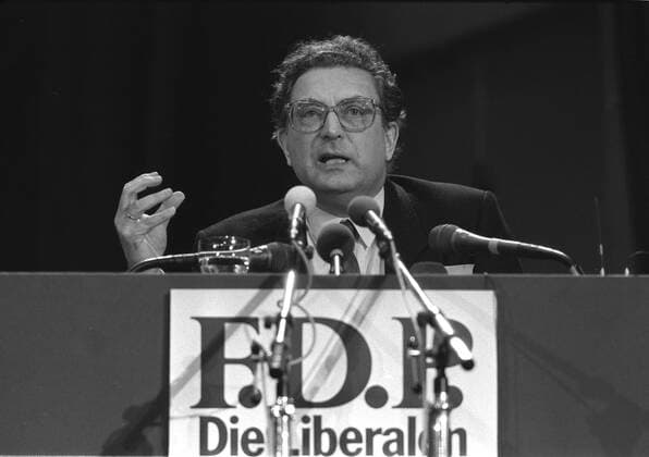 Gerhart Rudolf Baum (GER FDP) spricht anlässlich des FDP-Parteitags in Mannheim