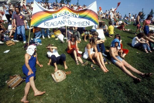 Demonstration gegen die nukleare Nachrüstung und US-Präsident Ronald Reagan in Bonn