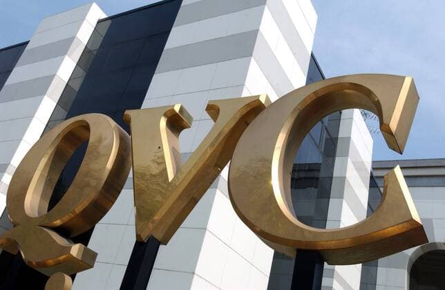 QVC-Logo an einem Gebäude in London - 