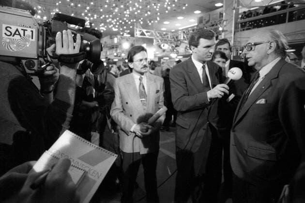 Wolfgang Mischnick (re., GER FDP Vorsitzender Friedrich Naumann Stiftung) anlässlich der DDR Volkskammerwahl 1990 in Berlin Ost