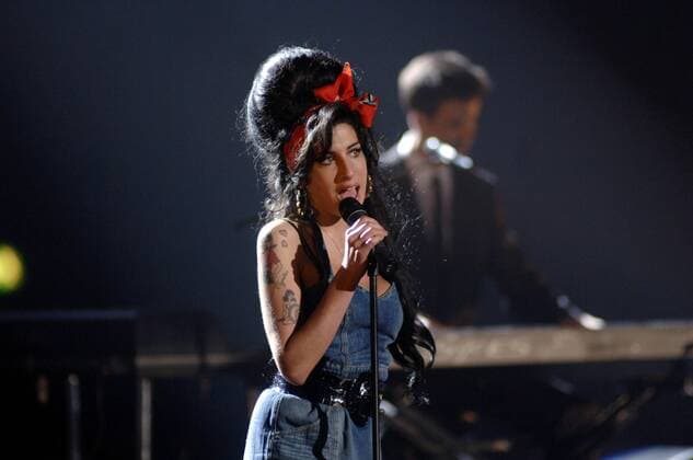 Sängerin Amy Winehouse (GBR) während eines Konzertes anlässlich der 14. MTV European Music Awards in München