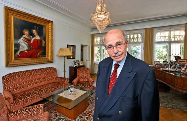 Otto von Habsburg (AUT) im Empfangssalon seiner - Villa Austria - in Pöcking am Starnberger See