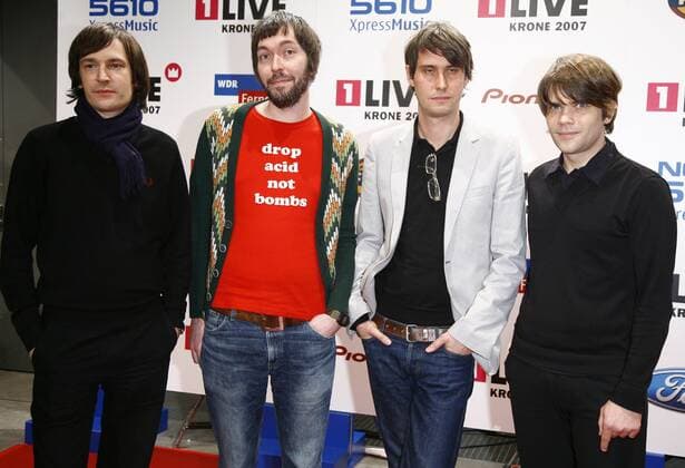 Schlagzeuger Arne Zank (li., Tocotronic), Gitarrist Rick McPheil (2.v.li., Tocotronic), Sänger Dirk von Lowtzow (2.v.re., Tocotronic) und Bassist Jan Müller anlässlich der Verleihung der 1Live Krone 2007 in Bochum