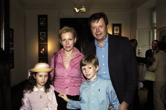 Schauspielerin Sunnyi Melles mit Ehemann Peter Prinz zu Sayn-Wittgenstein und den Kindern Leonille und Constantin anlässlich der Cartier-Ausstellung von Artmosphere in Salzburg