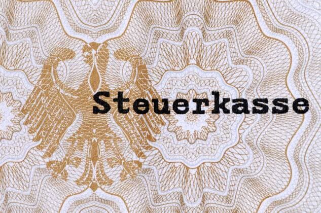  Steuerkasse - Schriftzug auf einem Bundesadler iblcod00592076