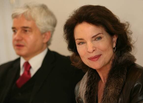 Schauspielerin Gudrun Landgrebe mit Hans-Joachim Frey (Operndirektor Sächsische Staatsoper Dresden Stellvertretender Vorsitzender Semper Opernball) anlässlich einer Pressekonferenz zum Semper Opernball 2007 in Dresden