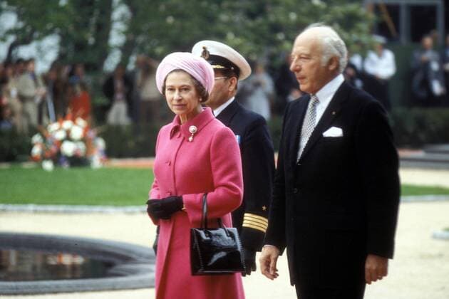 Queen Elizabeth II. (England) neben Bundespräsident Walter Scheel (Deutschland FDP) anlässlich eines Staatsbesuchs in Deutschland