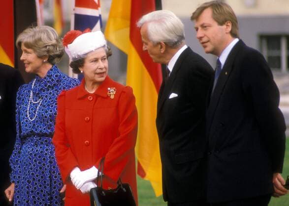 Eberhard Diepgen, 80. Geburtstag am 12. November Queen Elizabeth II. (England) neben Bundespräsident Richard von Weizsäcker (2.v.re., Deutschland CDU), dessen Frau Marianne von Weizsäcker (li.) und Eberhard Diepgen (re., Deutschland CDU Regierender Bürgermeister Berlin) anlässlich eines Staatsbesuchs in Deutschland