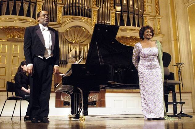 Sängerin Grace Bumbry während eines Konzerts