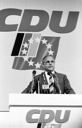Bundeskanzler Helmut Kohl (Deutschland CDU) während eines CDU-Parteitag in Stuttgart