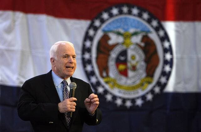 Präsidentschaftskandidat John McCain (USA Republikaner Senator Arizona) anlässlich einer Wahlkampfveranstaltung in Chesterfield, Missouri  (SLP2008020108)