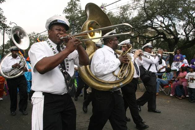 Pauls Brass Band während der Mardi Gras-Parade in New Orleans -  (NOP2008020506)