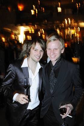 Axel Schreiber gestorben Schauspieler Axel Schreiber (li.) und Schauspieler Robert Stadlober anlässlich der Abschlussparty zu den 58. Internationalen Filmfestspielen in Berlin