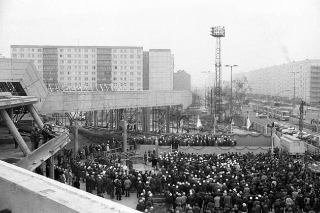 Richtfest am Sport- und Erholungszentrum (SEZ) in Berlin Ost