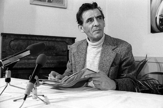 Schriftsteller Rudolf Kiefer während einer Lesung im Rahmen der Aktion - Schriftsteller für den Frieden - des Berliner Schriftstellerverbandes im VEB Berlin Chemie in Berlin Ost
