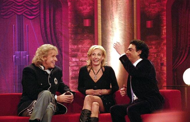 Moderator Thomas Gottschalk, Sängerin Ute Lemper und Opernsänger Rolando Villazon (re.) während der ZDF-Castingshow - Musical-Showstar 2008 - in Köln