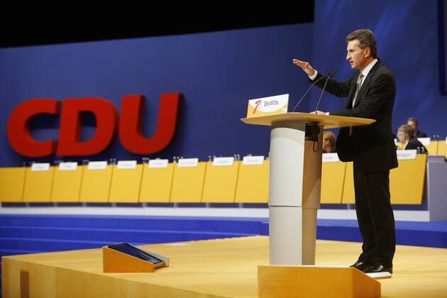 Günther Oettinger (Deutschland CDU Ministerpräsident Baden-Württemberg) auf dem 21. CDU-Parteitag in Hannover