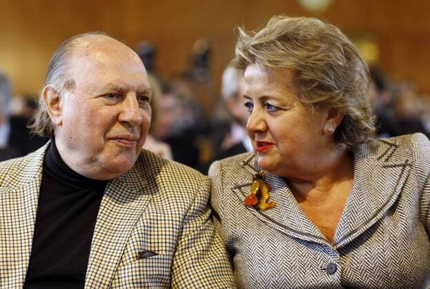 Schriftsteller Imre Kertesz neben seiner Frau Magda Kertesz anlässlich der Ehrung von Literaturkritiker Marcel Reich Ranicki mit der Ehrendoktorwürde der Humboldt-Universität in Berlin