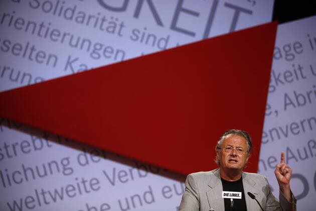 Frank Castorf (Intendant Berliner Volksbühne) auf dem Gründungsparteitag der Linken in Berlin