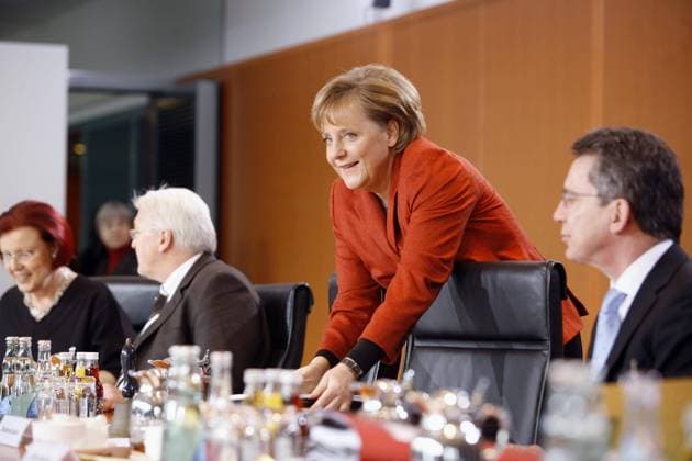 V.l.n.r.: Entwicklungsministerin Heidemarie Wieczorek-Zeul (Deutschland SPD), Außenminister Frank-Walter Steinmeier (Deutschland SPD), Bundeskanzlerin Angela Merkel (Deutschland CDU) und Kanzleramtsminister Thomas de Maiziere (Deutschland CDU) in Berlin