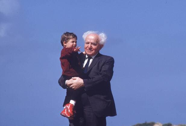 David Ben Gurion (Israel Staatsgründer Israel Sozialdemokratische Arbeitspartei) mit Enkel Uri in Negev