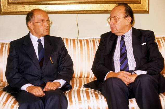 Außenminister Hans Dietrich Genscher (re., Deutschland FDP) und Außenminister Oskar Fischer (DDR)