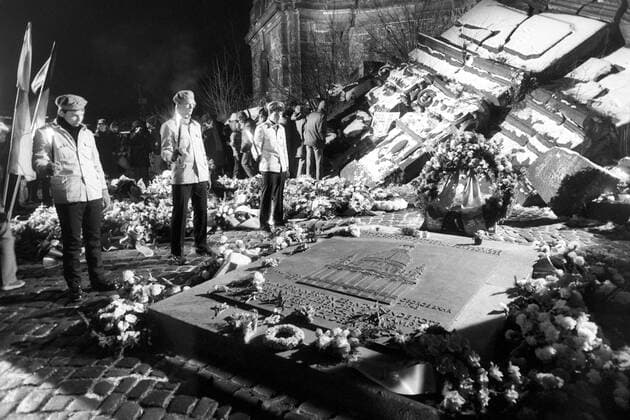 Gedenkfeier am 40. Jahrestag der Bombardierung Dresdens an der zerstörten Frauenkirche
