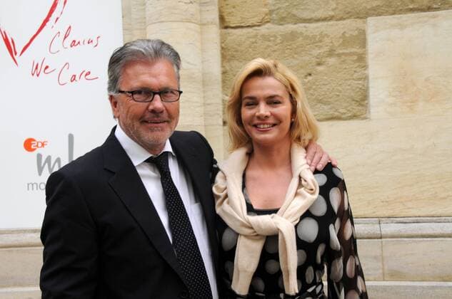 Mode-Unternehmer Klaus Hallhuber neben seiner Frau Sarah Hallhuber anlässlich der Verleihung des - Prix Courage - in München