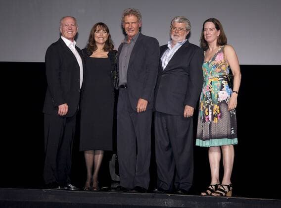 V.l.n.r.: Produzent Frank Marshall, Schauspieler Karen Allen und Harrison Ford sowie die Produzenten George Lucas und Kathleen Kennedy während der Filmpremiere von - Indiana Jones and the Kingdom of the Crystal Skull - in Tokio -  - TKP2008060502