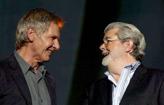 Schauspieler Harrison Ford und Produzent George Lucas (re.) während der Filmpremiere von - Indiana Jones and the Kingdom of the Crystal Skull - in Tokio -  - TKP2008060517