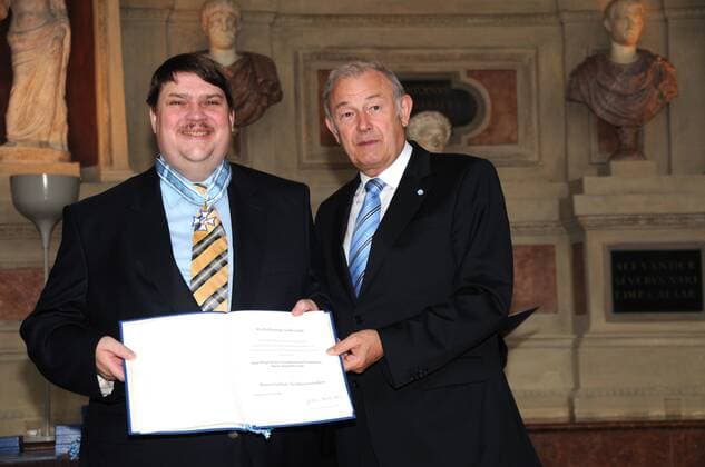 Bernd Posselt (Deutschland CSU Europaabgeordneter) und Günther Beckstein (re., Deutschland CSU Ministerpräsident Bayern) während der Verleihung des bayerischen Verdienstordens in München