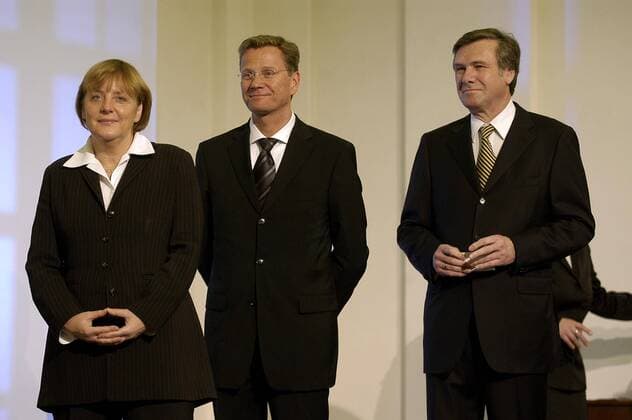 V.l.n.r.: Angela Merkel (Deutschland CDU-Bundesvorsitzende), Wolfgang Gerhardt (Deutschland FDP) und Guido Westerwelle (Deutschland FDP-Bundesvorsitzender) und während des Neujahrsempfangs des Bundespräsidenten in Berlin