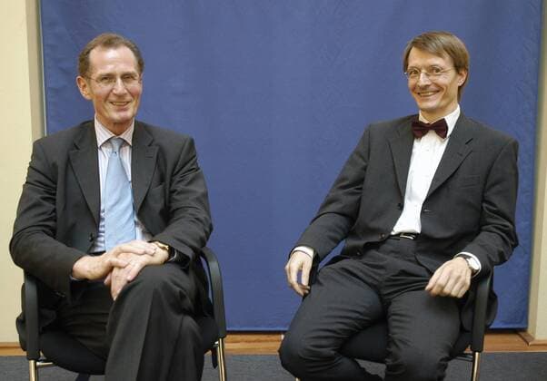 Karl Lauterbach (re., Deutschland SPD Direktor Institut für Gesundheitsökonomie und Klinische Epidemiologie Universität Köln) und Ökonom Bert Rürup anlässlich des Gesundheitsforums des Verbandes Forschender Arzneimittelhersteller zum Thema - Bürgerversicherung versus Gesundheitsprämie - in Berlin