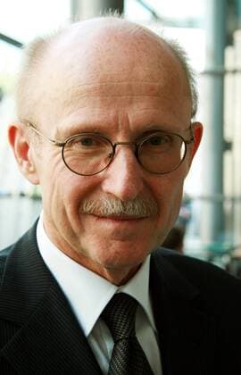 Willi Lemke (Sonderbeauftragter des UN-Generalsekretärs für Sport im Dienste von Entwicklung und Frieden) während des 1. Deutschen Sportkongresses in Berlin