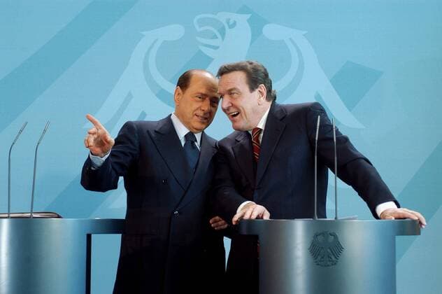 Ministerpräsident Silvio Berlusconi (li. Italien) und Bundeskanzler Gerhard Schröder (Deutschland SPD) anlässlich einer Pressekonferenz in Berlin
